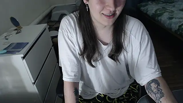 Snapshot of EvaMiron chatting on November 21, 3:54 pm EvaMiron online show from November 21, 3:54 pm