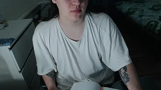 Snapshot of EvaMiron chatting on November 22, 10:36 am EvaMiron online show from November 22, 10:36 am