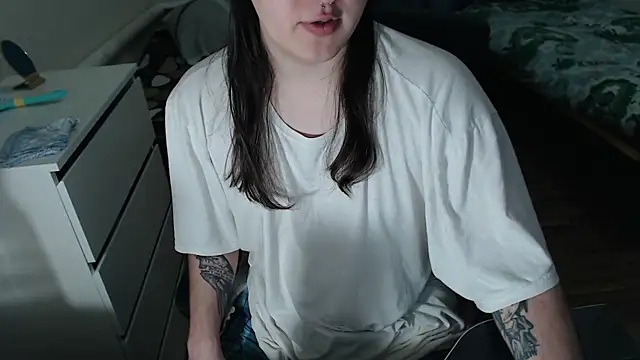 Snapshot of EvaMiron chatting on November 30, 12:20 pm EvaMiron online show from November 30, 12:20 pm