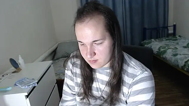 Snapshot of EvaMiron chatting on December 4, 2:10 am EvaMiron online show from December 4, 2:10 am