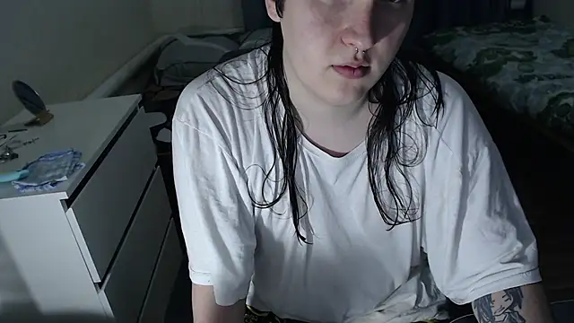 Snapshot of EvaMiron chatting on December 4, 6:16 pm EvaMiron online show from December 4, 6:16 pm