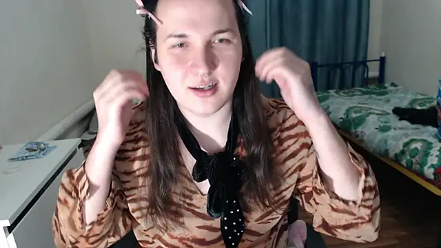 Snapshot of EvaMiron chatting on December 5, 6:59 pm EvaMiron online show from December 5, 6:59 pm