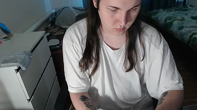 Snapshot of EvaMiron chatting on December 16, 9:36 am EvaMiron online show from December 16, 9:36 am