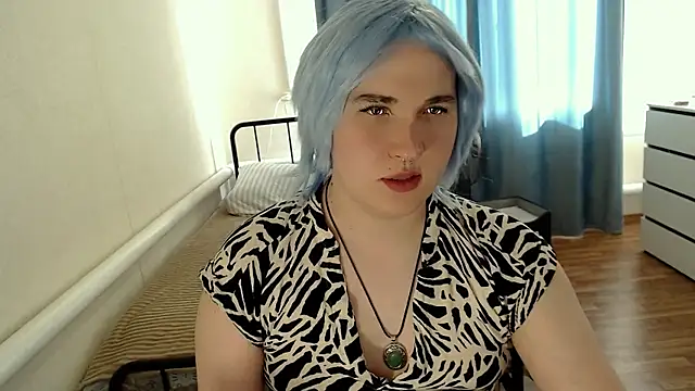 Snapshot of EvaMiron chatting on June 25, 11:48 am EvaMiron online show from June 25, 11:48 am