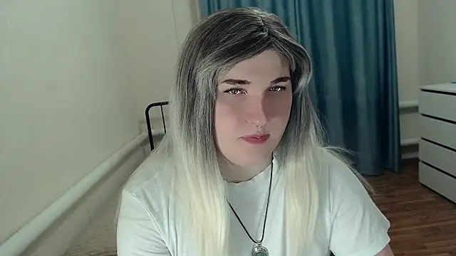 Snapshot of EvaMiron chatting on July 26, 9:43 pm EvaMiron online show from July 26, 9:43 pm