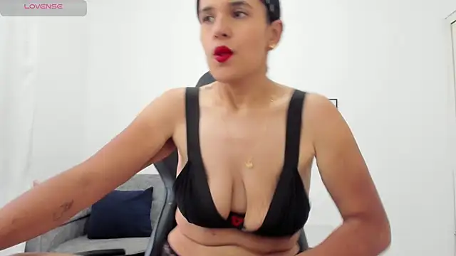 Snapshot of natalia_curvy1 chatting on April 23, 5:48 pm natalia curvy1 online show from April 23, 5:48 pm