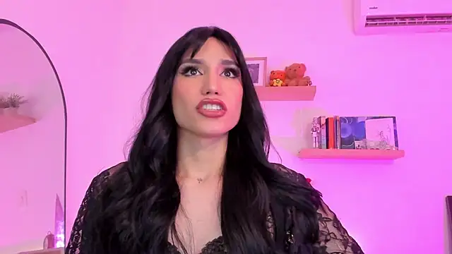 Snapshot of rose_saenz chatting on December 15, 7:10 pm rose saenz online show from December 15, 7:10 pm