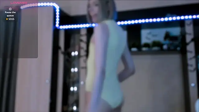 FemAlexa  online show from October 20, 2:28 pm