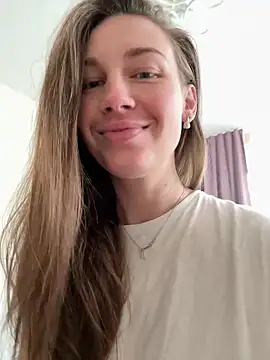 Snapshot of JasminJames chatting on June 19, 9:13 am JasminJames online show from June 19, 9:13 am