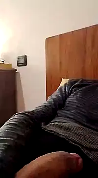 Snapshot of Anastasio33 chatting on February 10, 8:21 pm Anastasio33 online show from February 10, 8:21 pm