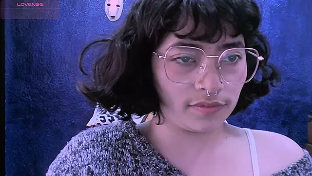 NinaYellow online show from December 2, 1:50 pm