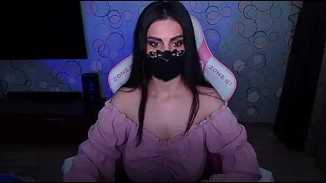 Snapshot of __Yasmina__ chatting on June 12, 5:06 am Yasmina online show from June 12, 5:06 am