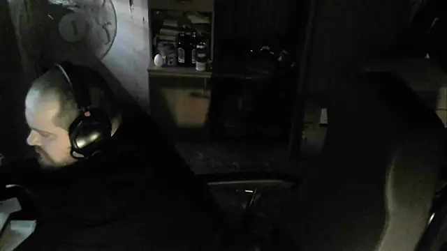 Snapshot of perversalus chatting on January 1, 10:54 am perversalus online show from January 1, 10:54 am