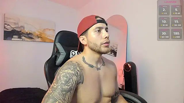 Snapshot of LucianSinclair chatting on December 4, 11:46 pm LucianSinclair online show from December 4, 11:46 pm