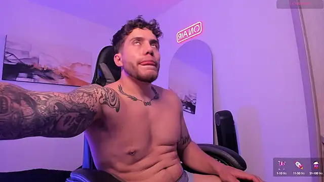 Snapshot of LucianSinclair chatting on December 7, 12:52 am LucianSinclair online show from December 7, 12:52 am