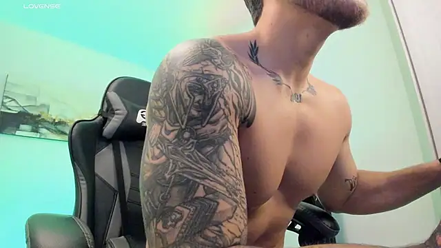 Snapshot of LucianSinclair chatting on March 7, 4:24 am LucianSinclair online show from March 7, 4:24 am