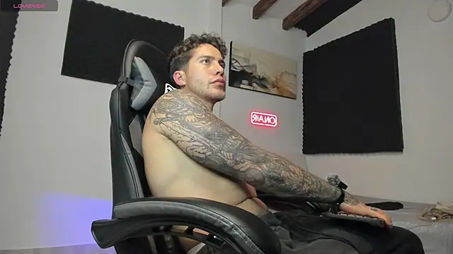 Snapshot of LucianSinclair chatting on September 28, 12:16 am LucianSinclair online show from September 28, 12:16 am