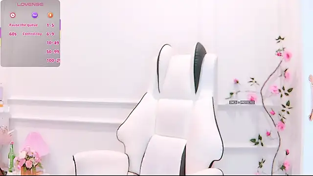 Snapshot of PimChanOK chatting on May 23, 12:20 pm PimChanOK online show from May 23, 12:20 pm