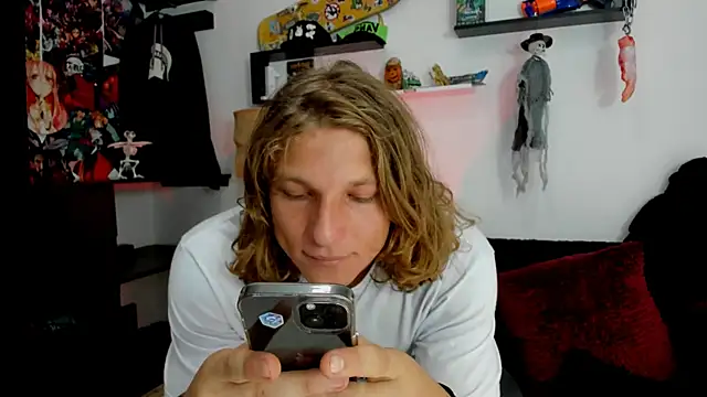 Snapshot of Tom_Krakow chatting on December 3, 9:01 pm Tom Krakow online show from December 3, 9:01 pm