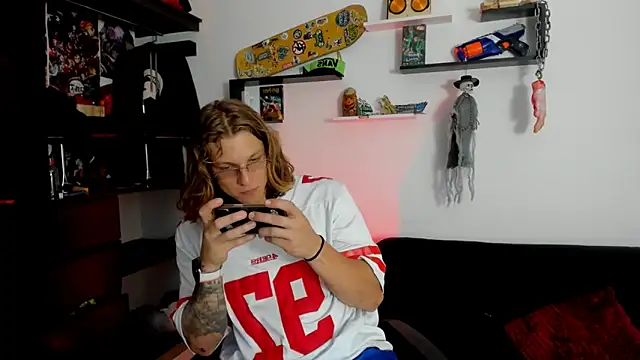 Snapshot of Tom_Krakow chatting on December 6, 7:12 pm Tom Krakow online show from December 6, 7:12 pm