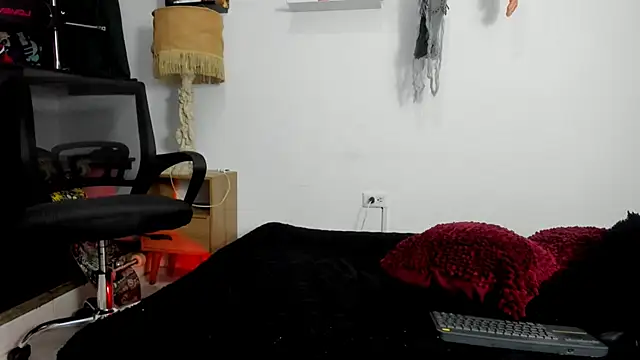 Snapshot of Tom_Krakow chatting on December 7, 11:56 pm Tom Krakow online show from December 7, 11:56 pm