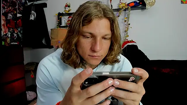 Snapshot of Tom_Krakow chatting on December 12, 6:31 pm Tom Krakow online show from December 12, 6:31 pm