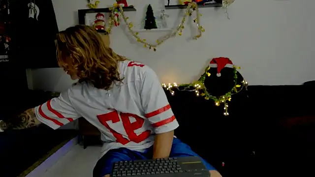 Snapshot of Tom_Krakow chatting on December 27, 7:14 pm Tom Krakow online show from December 27, 7:14 pm