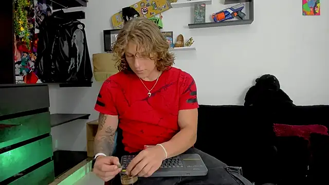 Snapshot of Tom_Krakow chatting on January 10, 6:06 pm Tom Krakow online show from January 10, 6:06 pm