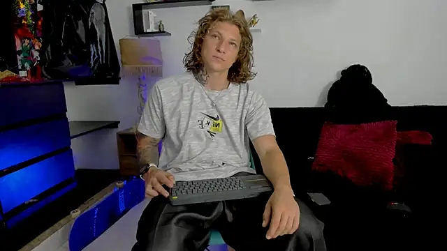 Snapshot of Tom_Krakow chatting on January 11, 7:16 pm Tom Krakow online show from January 11, 7:16 pm