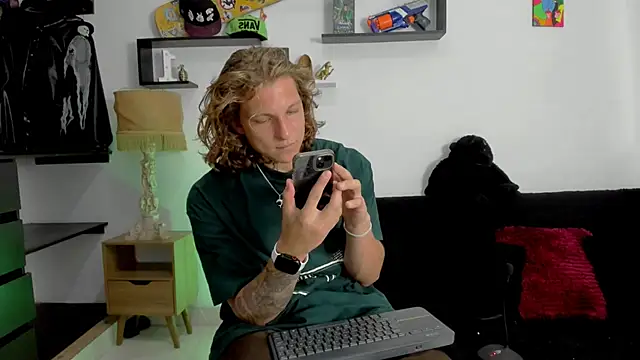 Snapshot of Tom_Krakow chatting on January 13, 7:42 pm Tom Krakow online show from January 13, 7:42 pm