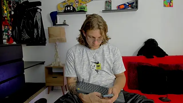 Snapshot of Tom_Krakow chatting on January 16, 6:59 pm Tom Krakow online show from January 16, 6:59 pm