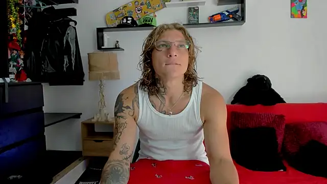 Snapshot of Tom_Krakow chatting on January 18, 6:53 pm Tom Krakow online show from January 18, 6:53 pm