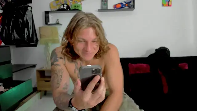 Snapshot of Tom_Krakow chatting on January 21, 6:34 pm Tom Krakow online show from January 21, 6:34 pm