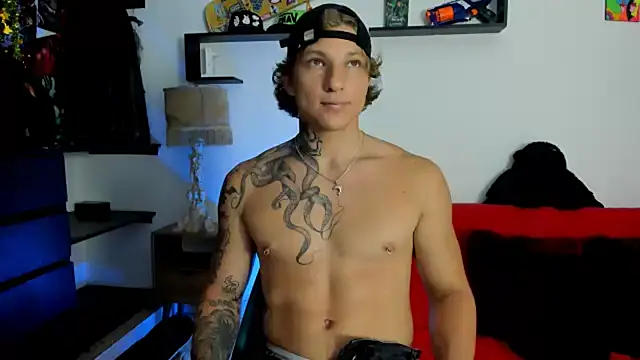 Snapshot of Tom_Krakow chatting on February 19, 7:59 pm Tom Krakow online show from February 19, 7:59 pm