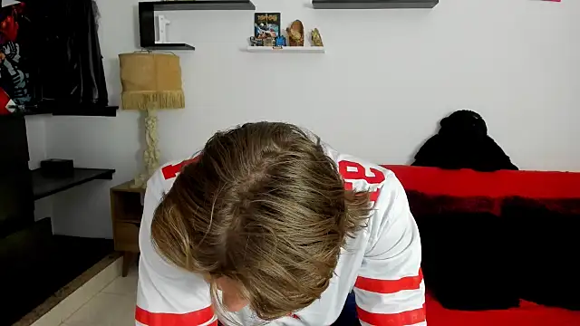 Snapshot of Tom_Krakow chatting on February 20, 6:46 pm Tom Krakow online show from February 20, 6:46 pm