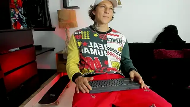 Snapshot of Tom_Krakow chatting on February 21, 8:49 pm Tom Krakow online show from February 21, 8:49 pm