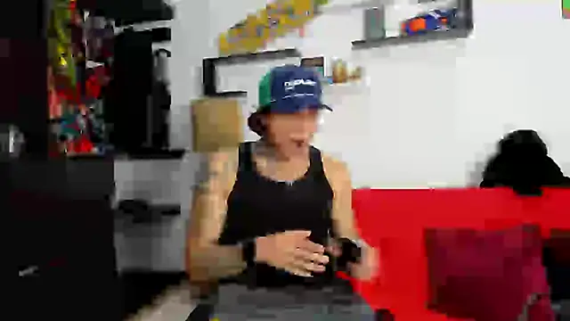 Snapshot of Tom_Krakow chatting on February 27, 7:04 pm Tom Krakow online show from February 27, 7:04 pm