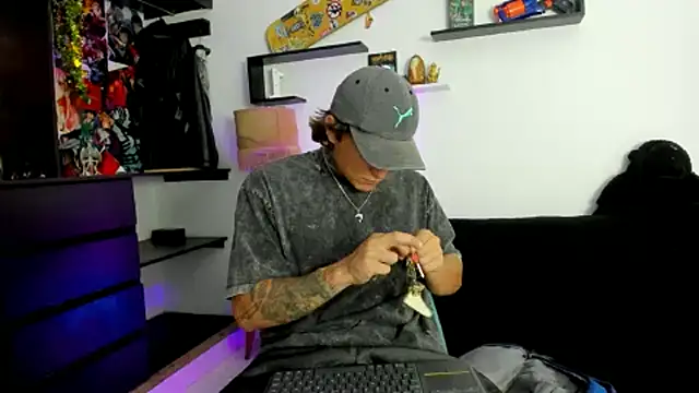 Snapshot of Tom_Krakow chatting on March 10, 8:34 pm Tom Krakow online show from March 10, 8:34 pm