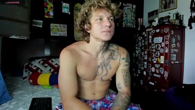 Snapshot of Tom_Krakow chatting on September 8, 3:00 pm Tom Krakow online show from September 8, 3:00 pm