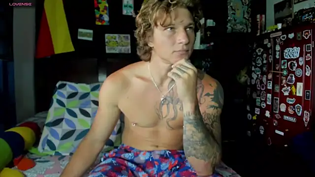 Snapshot of Tom_Krakow chatting on September 18, 6:54 pm Tom Krakow online show from September 18, 6:54 pm