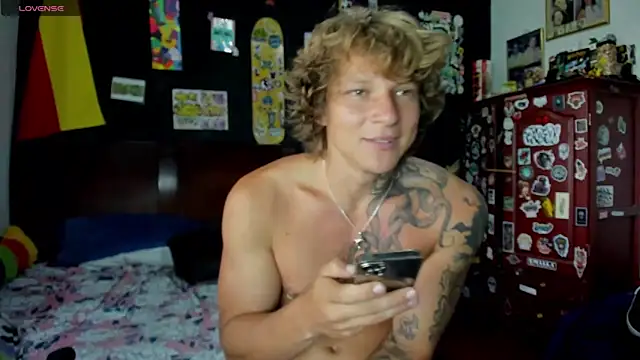 Snapshot of Tom_Krakow chatting on September 20, 2:18 pm Tom Krakow online show from September 20, 2:18 pm