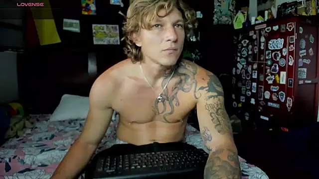 Snapshot of Tom_Krakow chatting on October 1, 9:10 pm Tom Krakow online show from October 1, 9:10 pm