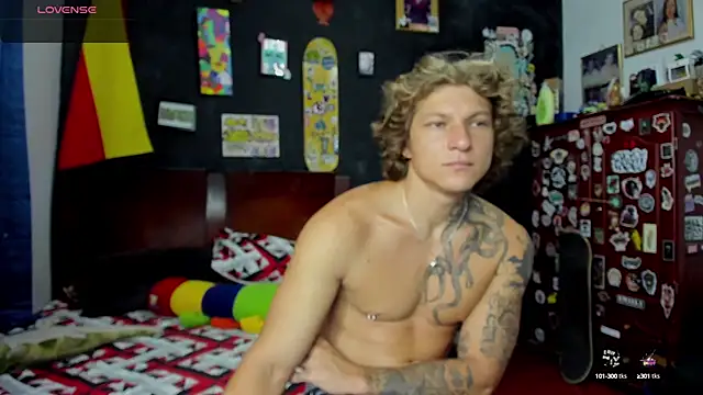 Snapshot of Tom_Krakow chatting on October 17, 3:03 pm Tom Krakow online show from October 17, 3:03 pm