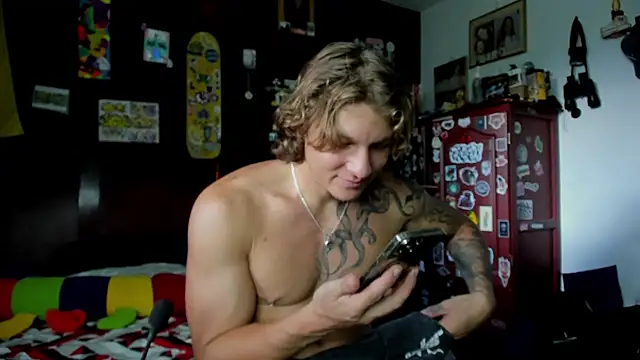 Snapshot of Tom_Krakow chatting on October 24, 8:49 pm Tom Krakow online show from October 24, 8:49 pm