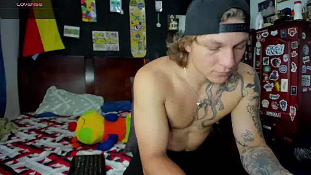 Snapshot of Tom_Krakow chatting on November 14, 6:06 pm Tom Krakow online show from November 14, 6:06 pm