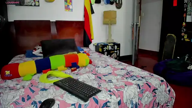 Snapshot of Tom_Krakow chatting on December 1, 3:28 pm Tom Krakow online show from December 1, 3:28 pm