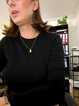 Hii Lolla online show from December 3, 7:05 am