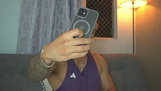 Snapshot of MarkHazze chatting on August 2, 12:31 am MarkHazze online show from August 2, 12:31 am