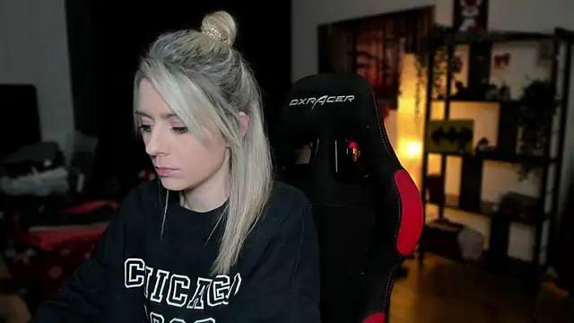 Lisaonthemoon online show from January 4, 7:13 pm