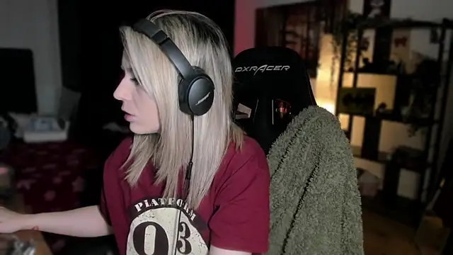 Lisaonthemoon online show from January 8, 11:09 pm